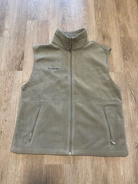 Columbia Men's Fleece Vest in Olive Green